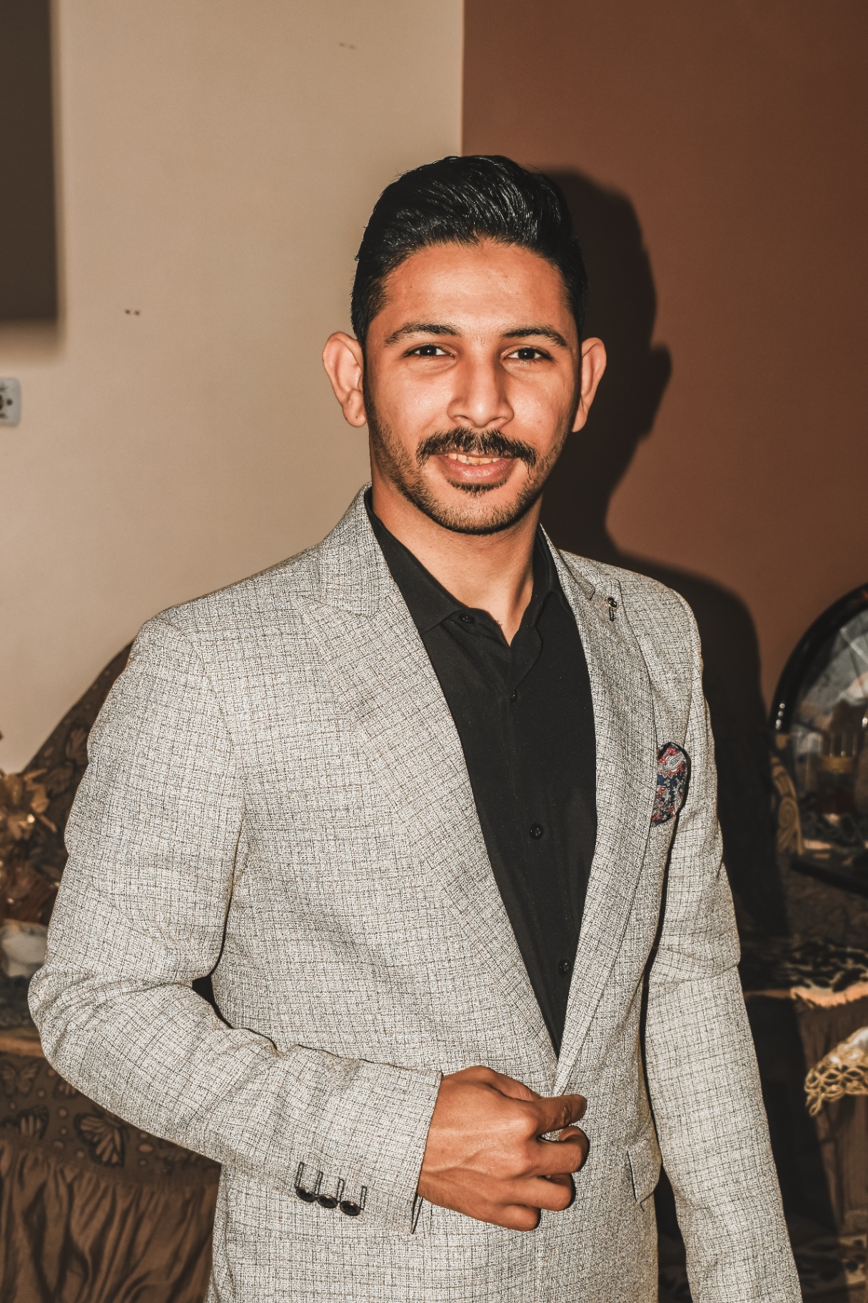 الأستاذ مصطفى الحديدي
